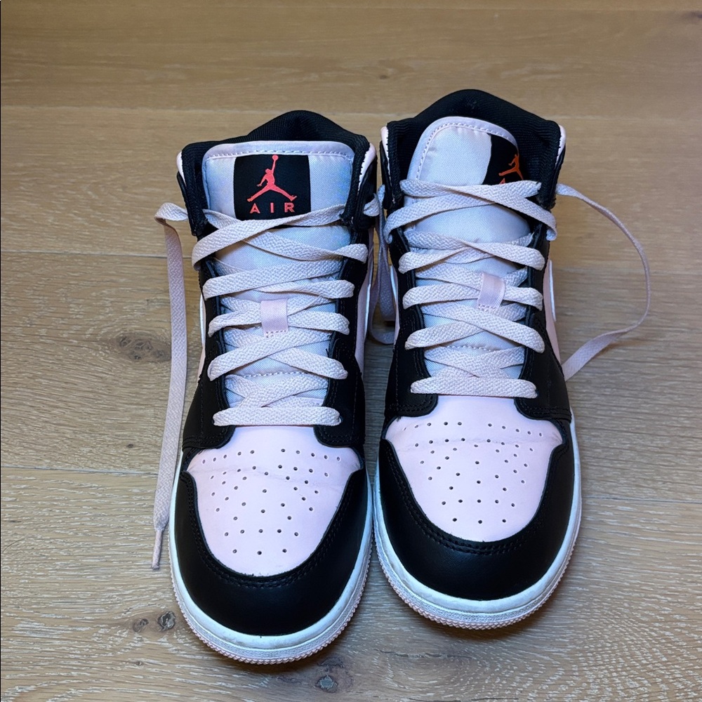 Nike Air Jordans - Black and Pink
Girls Size 7Y/ fit womens size 8